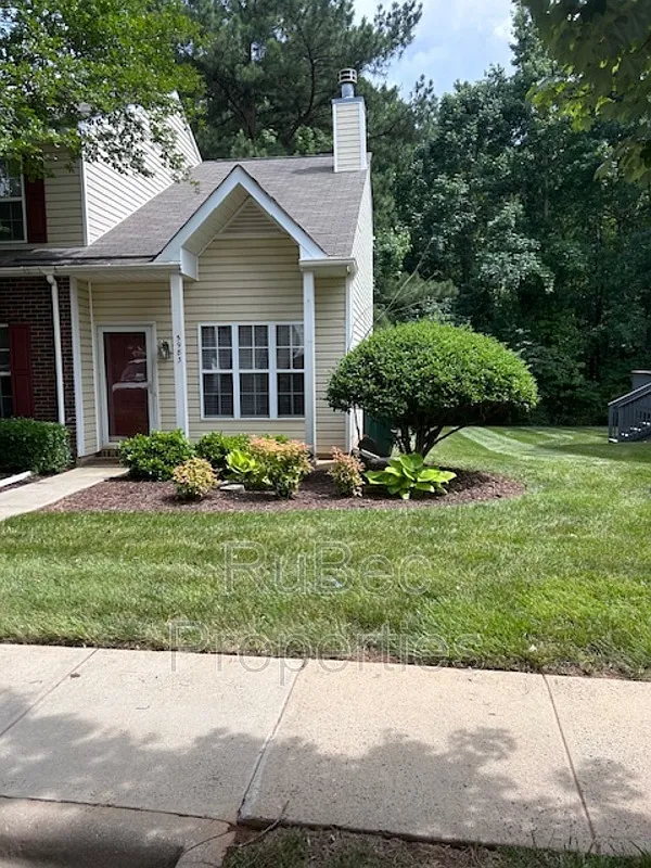 3 bed, 2.0 bath, 1360 sqft, $1,925 — Photo 2