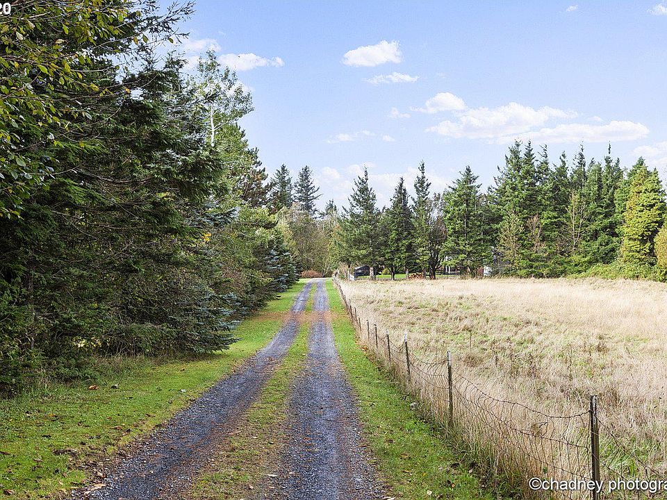 2nd image of 1007 NE Salzman Rd