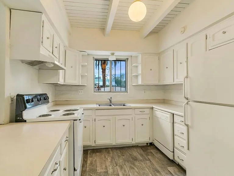 326 N Norris Ave — Photo 2