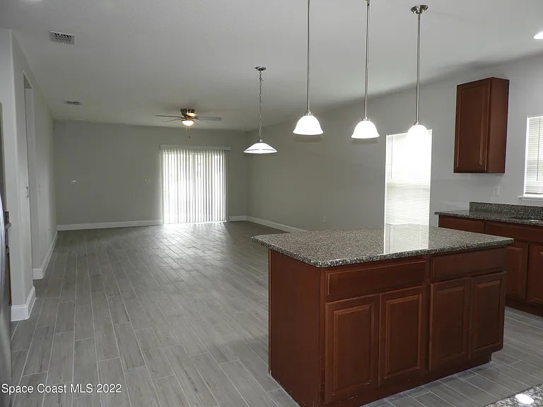 583 Hollow Glen Dr — Photo 3