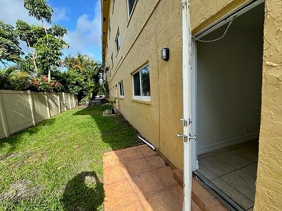 4th image of 1400 NE 56th St APT 101