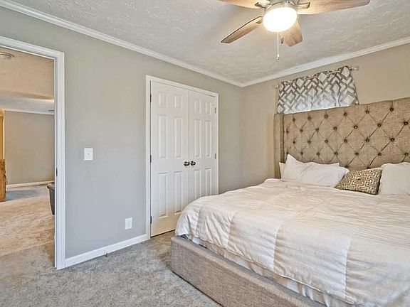 4th image of 5382 Beach Dr SW
