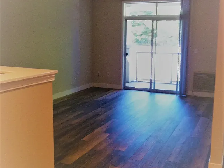 3x2 / 1240 sf - Living room