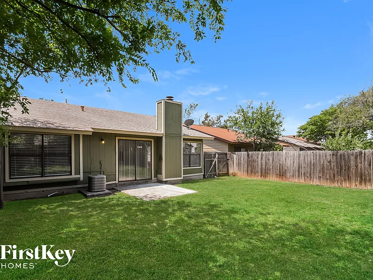9419 Valley Bnd — Photo 15