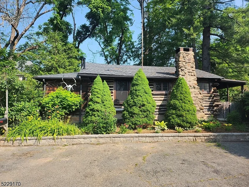 1 bed, 1.0 bath, $2,350 — Photo 1