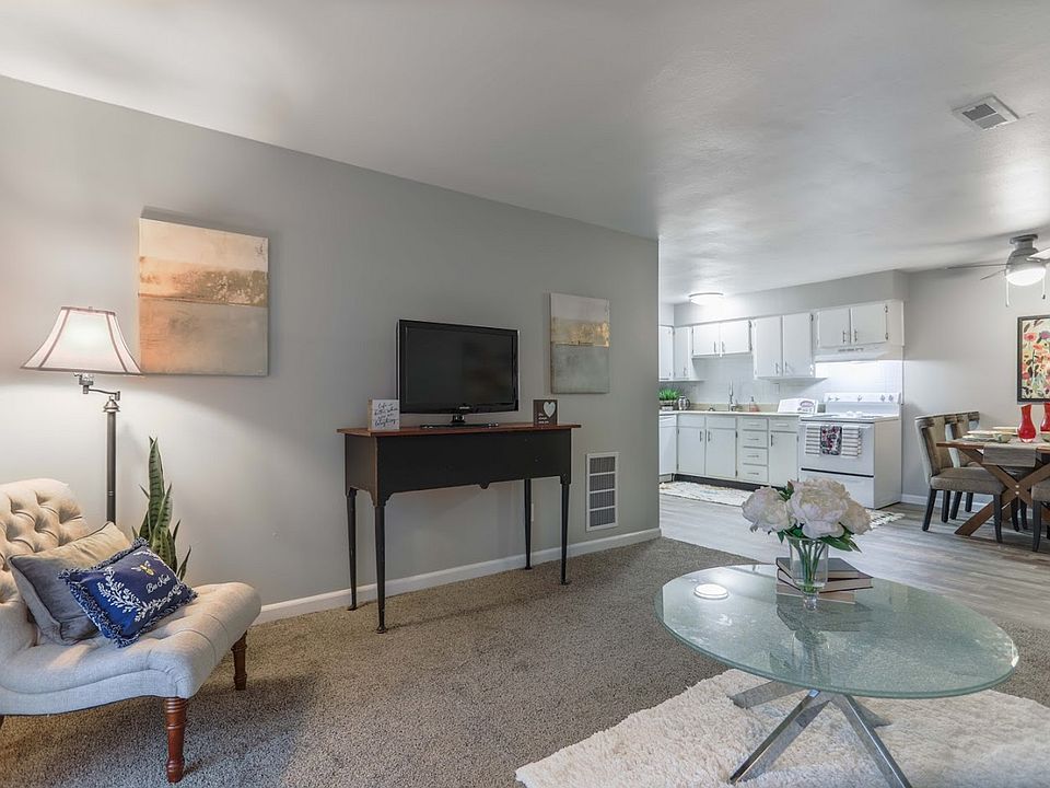 1st image of 74 W Franklin St #Townhouse 41