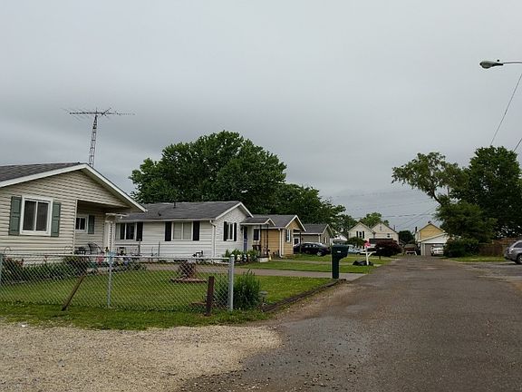 4th image of 638 11th Dr NW