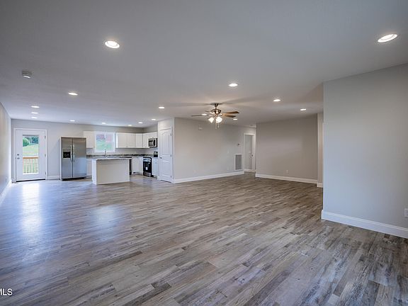 4th image of 130 Keeneland Cir