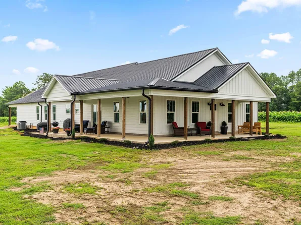 202 Grays Ln, Angier, NC 27501