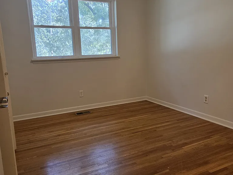 1106 N Hughes St — Photo 16