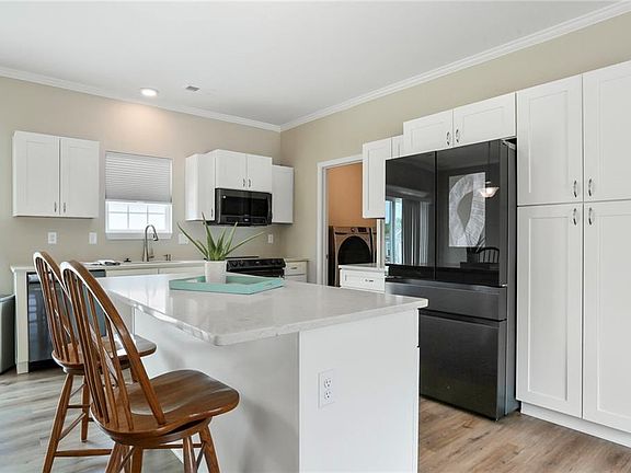 5th image of 1425 Villa Ln