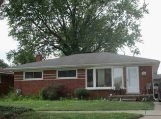 27913 Rosebriar St, Saint Clair Shores, MI 48081
