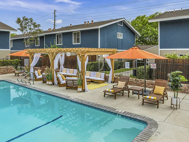 Pacific Crest Apartments — Photo 6