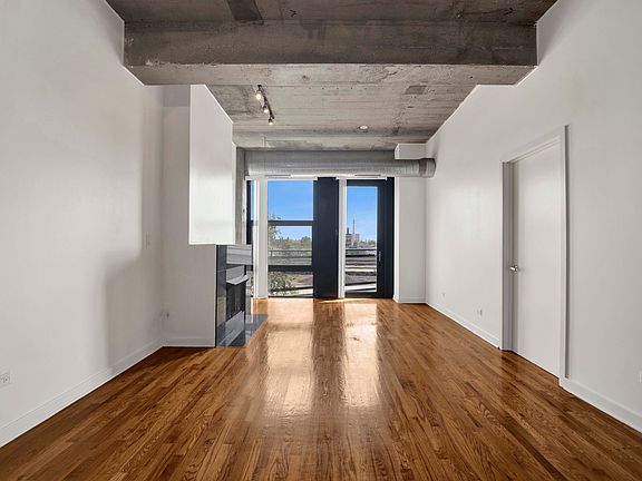 5th image of 1071 W 15th St Unit 314