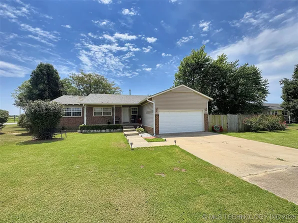 17099 E Clover Cir, Tahlequah, OK 74464