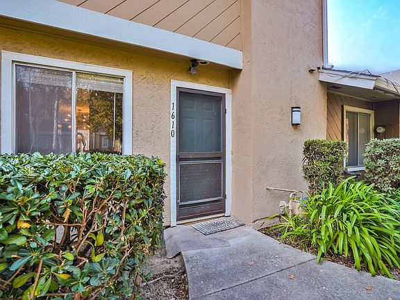 2nd image of 1610 Seacreek Way