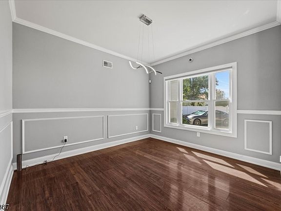 4th image of 87 Fulton St