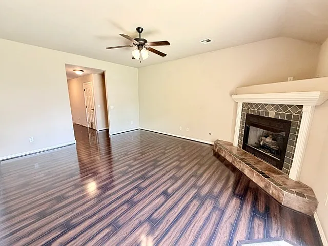 3 bed, 1356 sqft, $1,795 — Photo 4