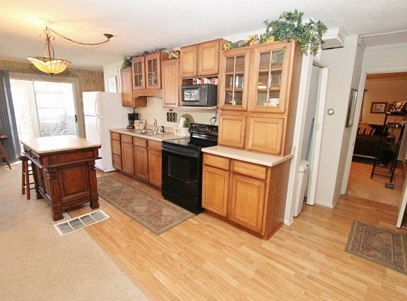 4th image of 1000 Sycamore Dr
