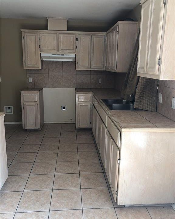 2nd image of 1300 E San Pedro St