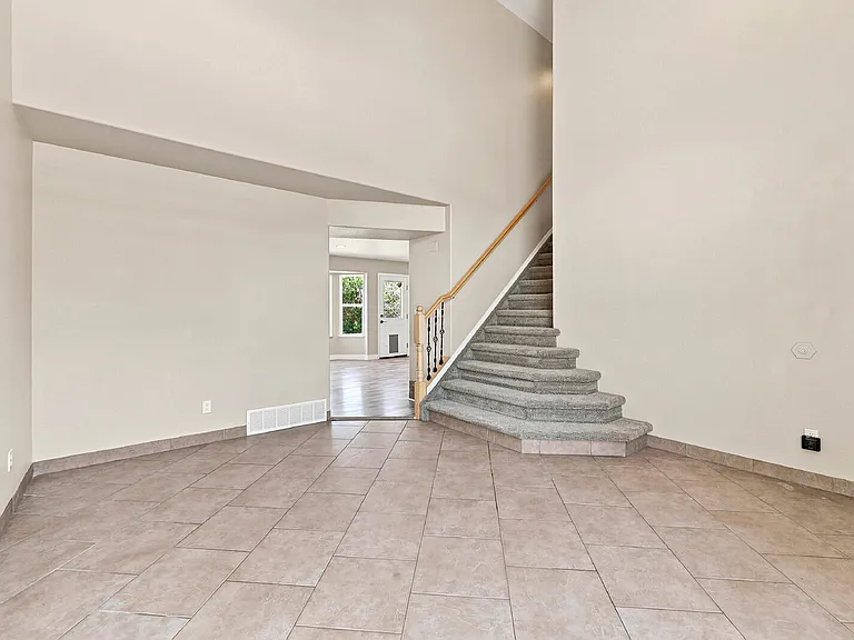 5644 Mountain Garland Dr — Photo 4
