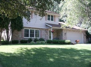 6917 82nd St W, Bloomington, MN 55438