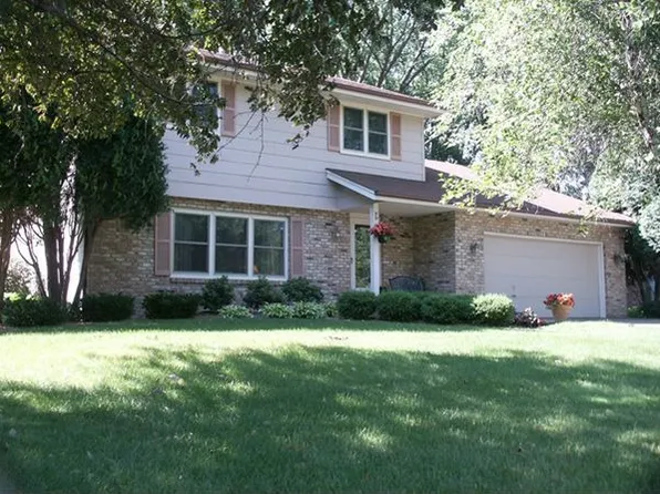 6917 82nd St W, Bloomington, MN 55438