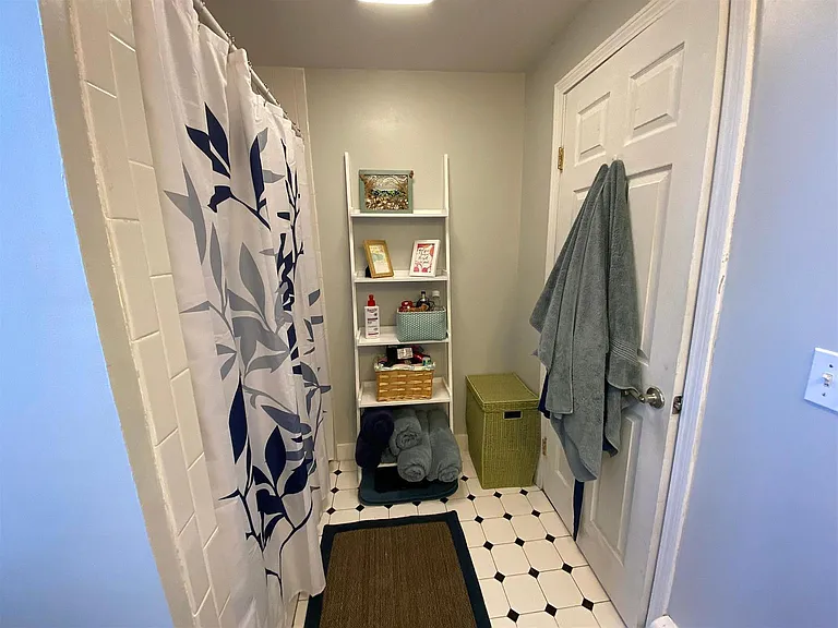 118 Otis St #3 — Photo 9
