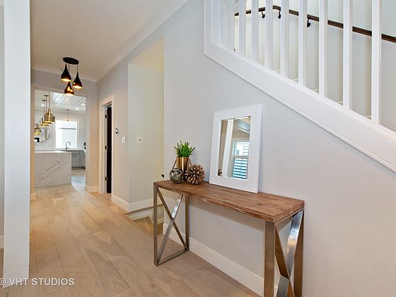 2nd image of 4028 N Maplewood Ave