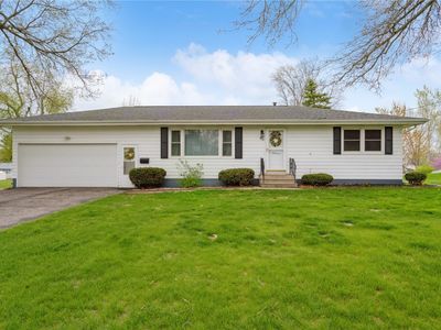 913 E 2nd St, Vinton, IA, 52349