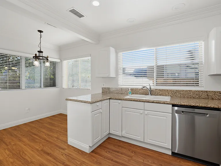 3981 Larchwood Pl — Photo 5