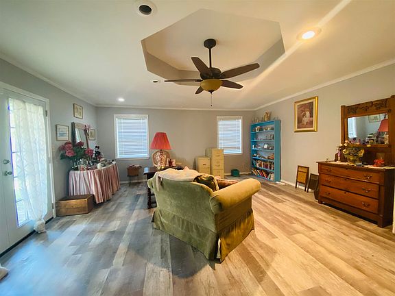 5th image of 525 Young St