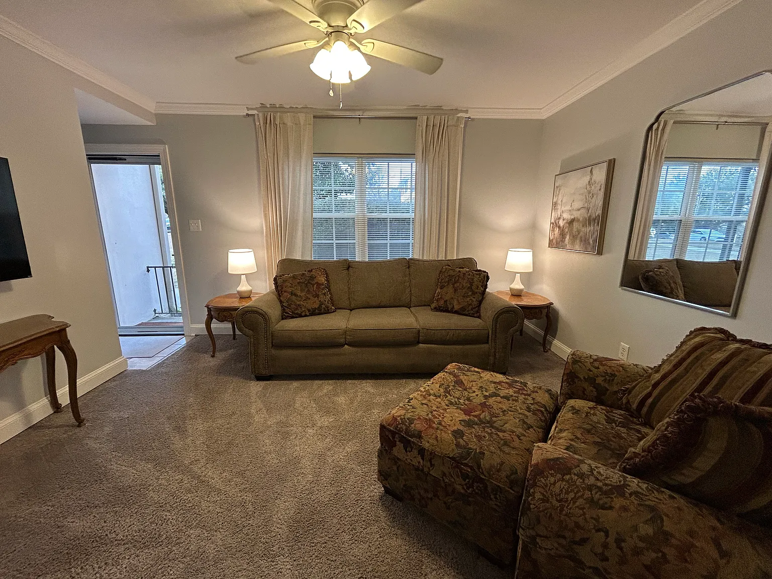 2 bed, 1008 sqft, $1,700 — Photo 2
