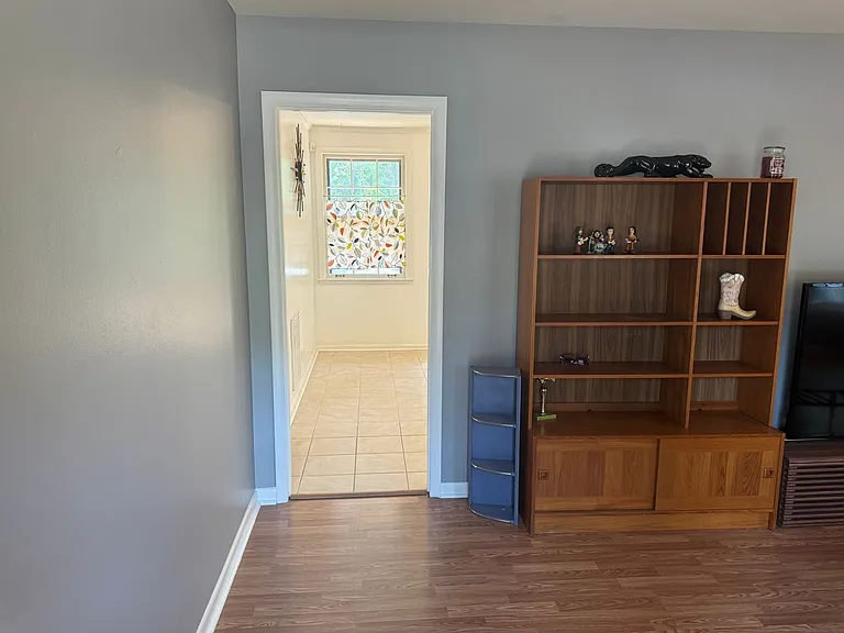 332 Lynn Dr — Photo 4