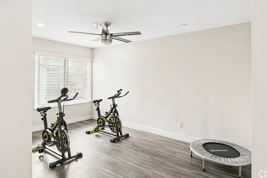 Park Apartments — Photo 2