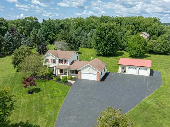 1675 Paddy Ln, Ontario, NY 14519