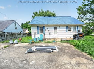312 7th St, New Haven, WV 25265