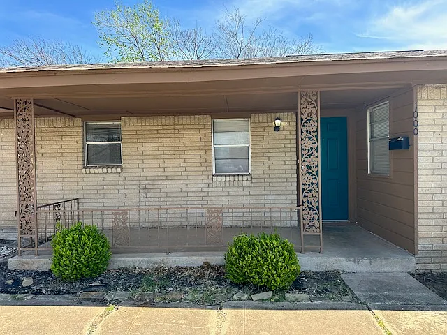 1000 S Howard Ave — Photo 3