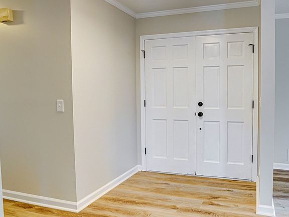 5th image of 808 Greenwood Dr