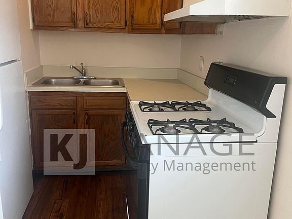 2nd image of 2602 Stieber St