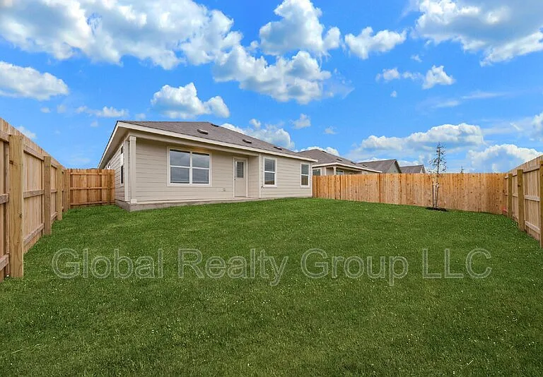 9105 Navarro Vis — Photo 27