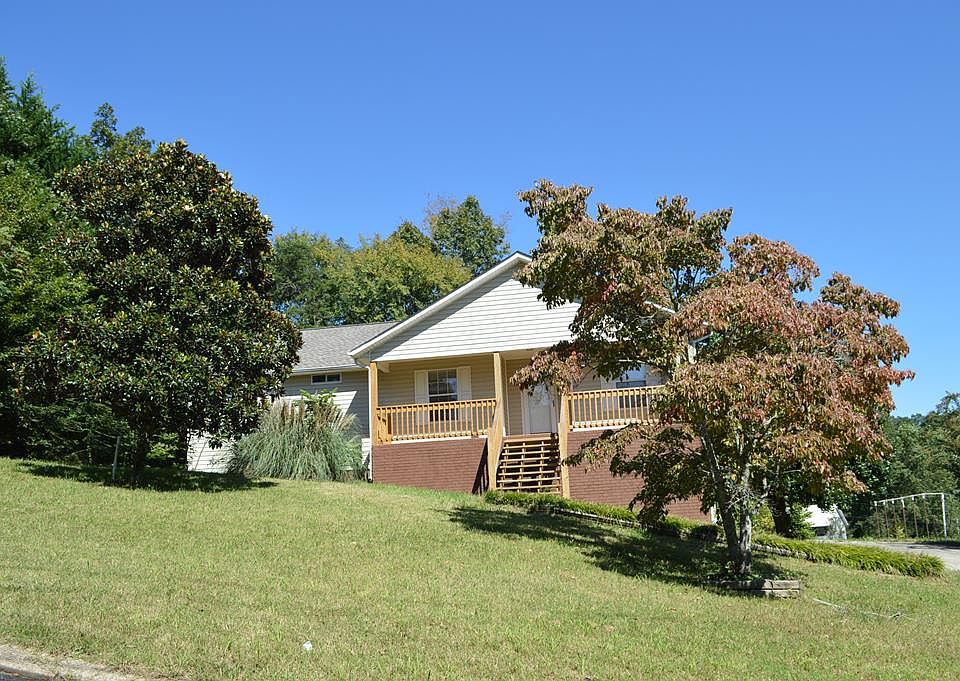 1st image of 116 Fair Oaks Ct NE