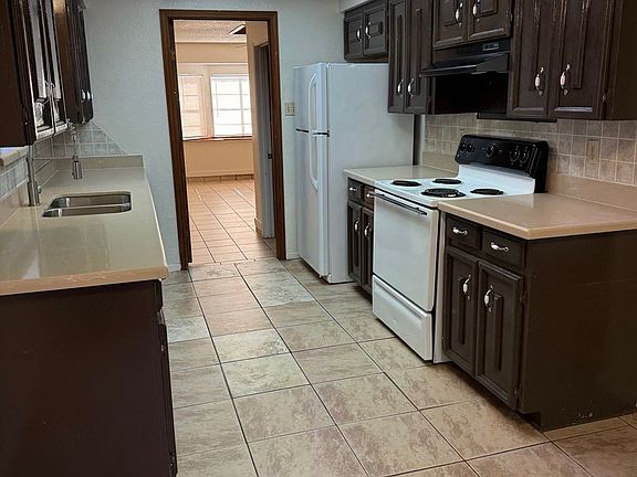 3rd image of 5909 N 25th Ln