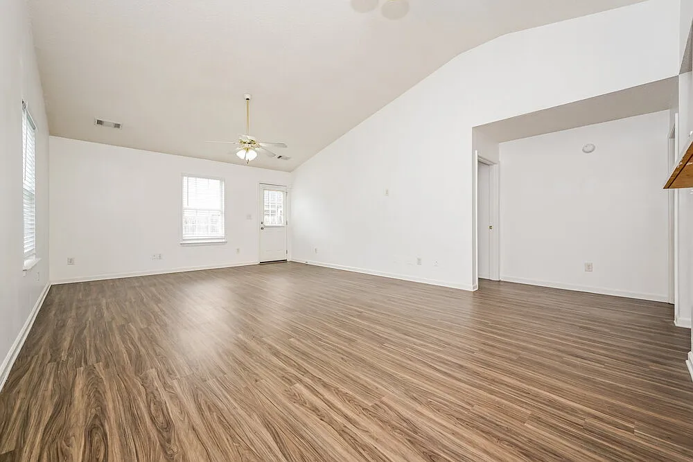 2 bed, 2.0 bath, 1326 sqft, $1,790 — Photo 4