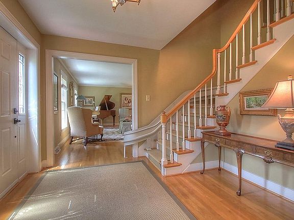 4th image of 600 Lake Clair Ct