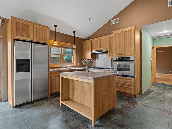3rd image of 8201 Vineyard Oaks Drive