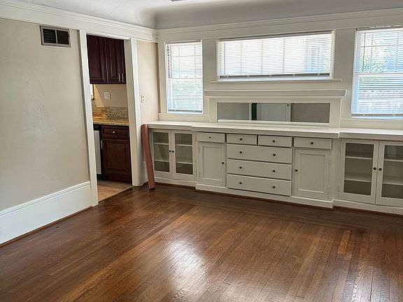 5th image of 429 N Regent St