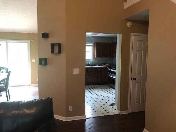 5th image of 3903 Orchard Lake Dr