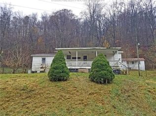 142 Sugar Maple Rd, Sissonville, WV 25320