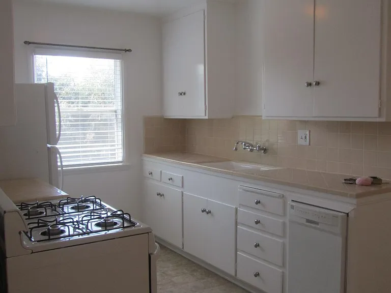 16179 W Sunset Blvd #1 — Photo 2
